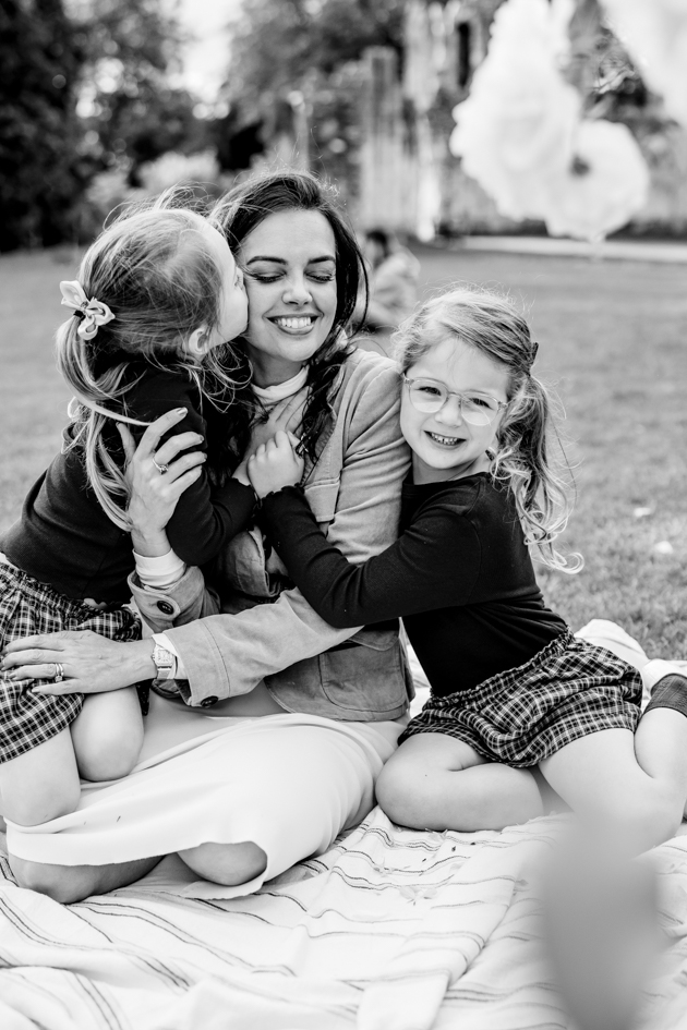 Mum and daughter family photos near St Mary's ruins in Museum gardens York